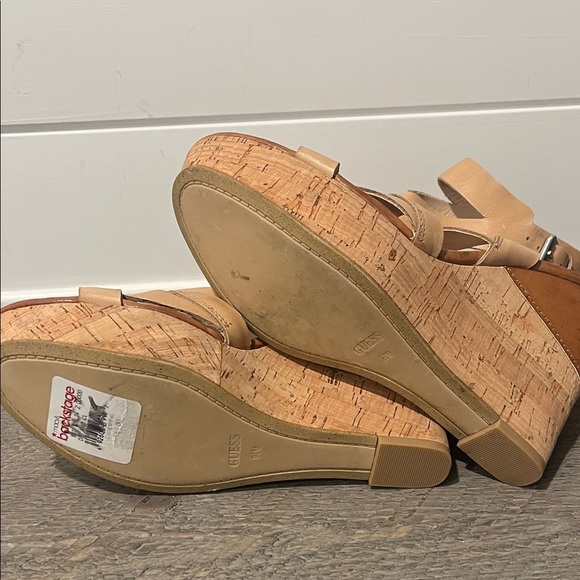 Guess Hennele Sandals Size 9.5 ***CLEARANCE*** - Picture 4 of 7